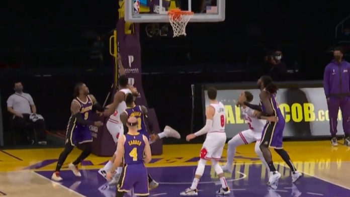 Lebron, Lakers Hold Off the Bulls in Win Lebron, Lakers Hold Off the Bulls in Win