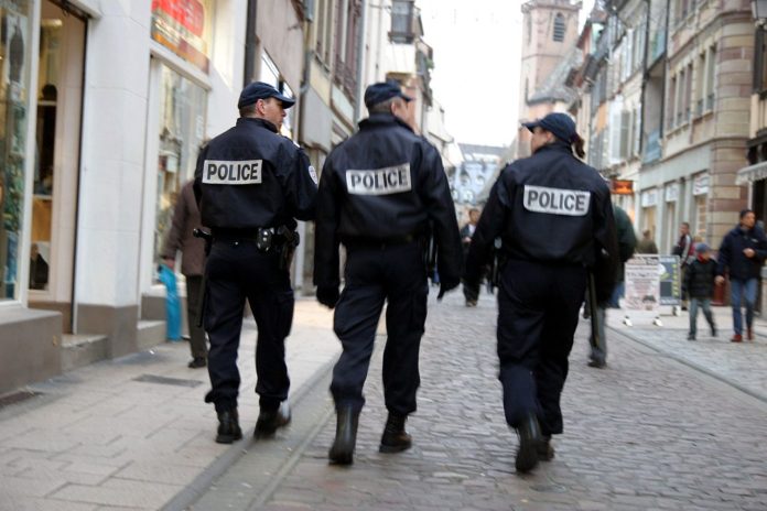 1280px-Police-IMG_4105