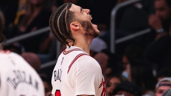 Bulls show no mercy with easy win against Lakers