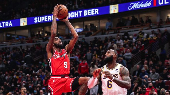FHBCzAZXwAsppg4 Bulls close out game in great 4th quarter fashion