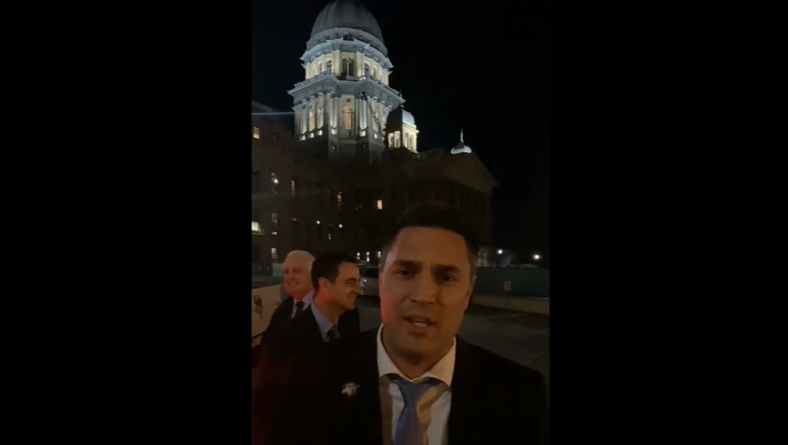 Republican lawmakers call for end of Illinois House mask mandate