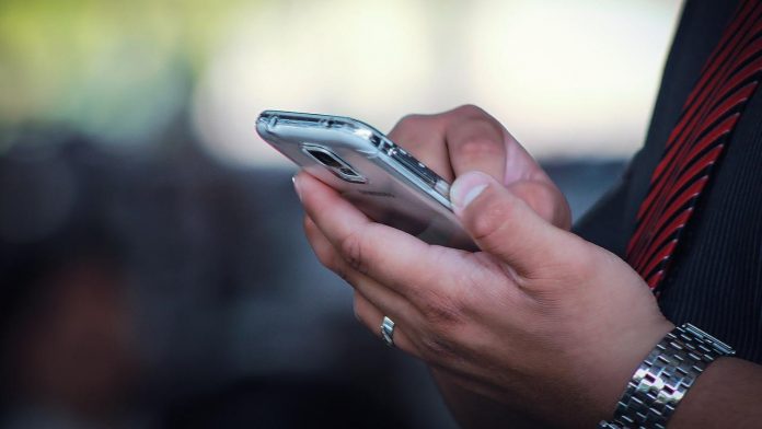 mobile-phone-g3c9f47ff7_1280 U.S. District Court for the Northern District of Illinois Clerk of Court’s Office, U.S. Marshals, FBI Urge Public to Report Phone Scams