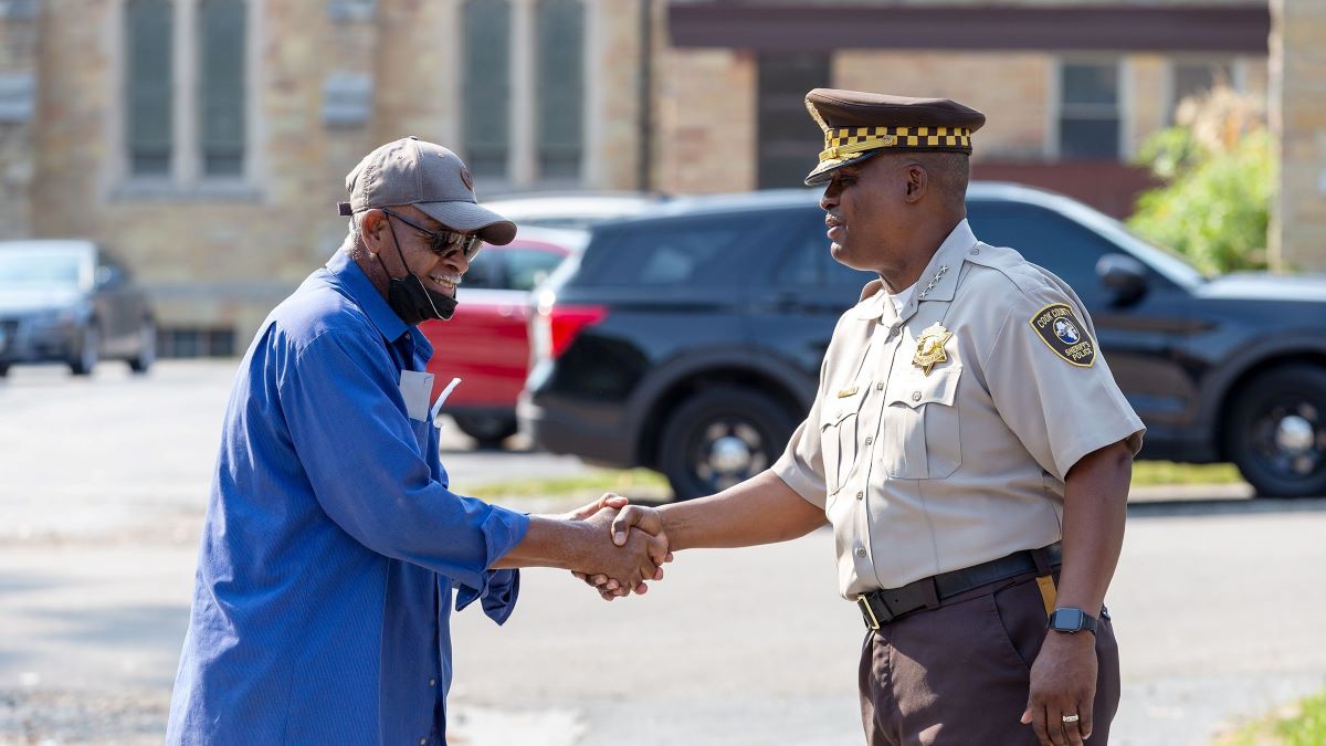 Cook County Sheriff Holds Vehicle Light Repair Event in Morgan Park