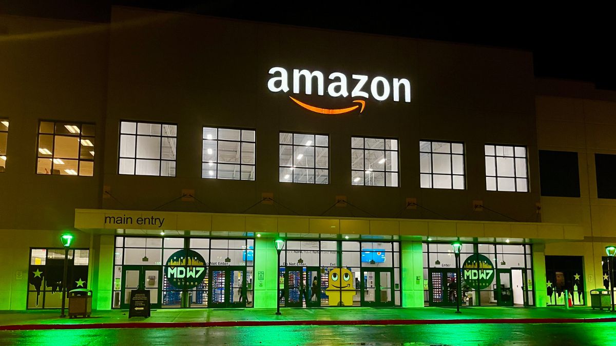 Amazon’s Monee IL Fulfillment Center Illuminates Green for Operation Green Light for Veterans