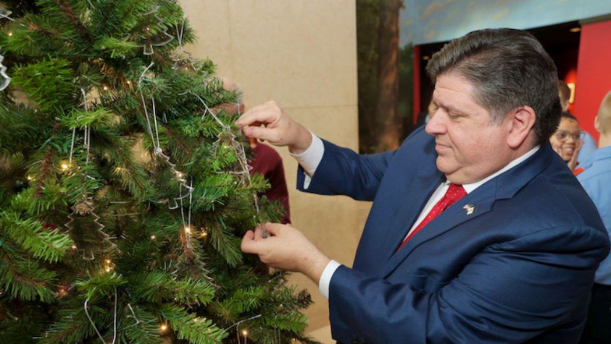 Gov. Pritzker Celebrates Gold Star Tree Lighting Ceremony