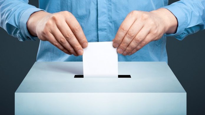 Illinois voters sounding off on three nonbinding questions