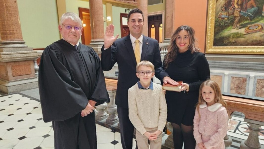 State Rep. Adam Niemerg takes oath of office at Illinois State Capitol Building