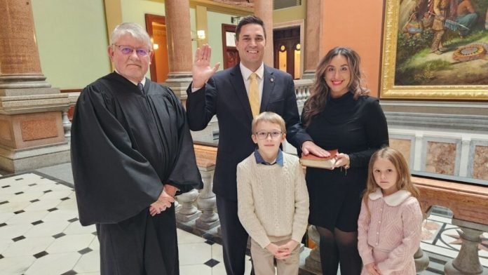 State Rep. Adam Niemerg takes oath of office at Illinois State Capitol Building