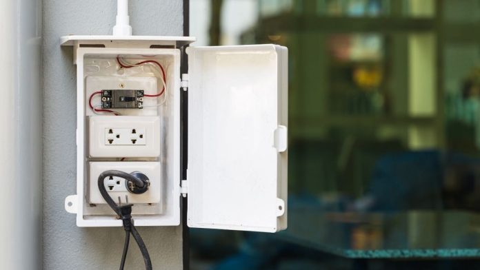 Summer electric price spike fuels policy tensions in Springfield