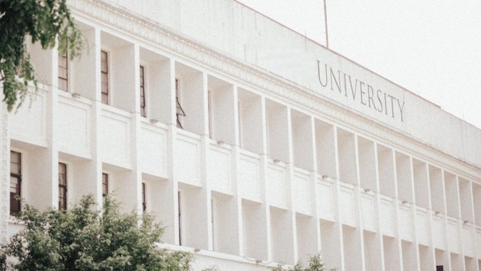 Higher ed spending up as enrollment plummets at Illinois universities