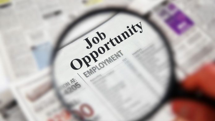 Illinois Unemployment Rate Falls to 4.4% Despite August Payroll Losses