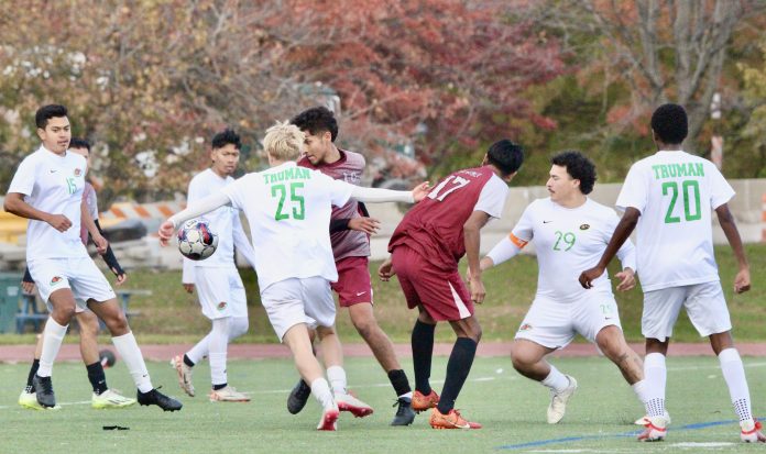 Truman College Men’s Soccer Extends Region 4 Reign, Sweeps Top Honors