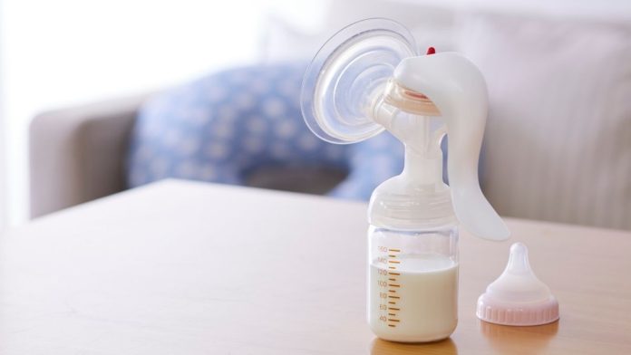Illinois U.S. senator cheers BABES Act, tightening TSA breastfeeding rules