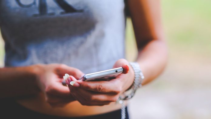 Pritzker Promotes Classroom Cell Phone Limits During Visit to Oak Park High School