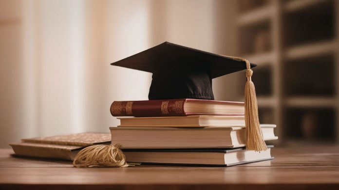 Comptroller, state lawmaker call for federal tax credit scholarships