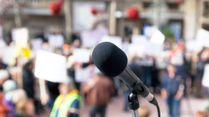 ‘We need to show our solidarity,’: Springfield ‘No Kings’ protest attracts over 1,000