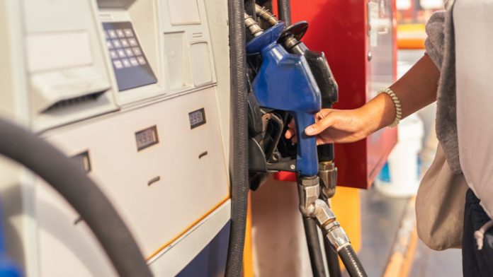 U.S. gas prices at 4-year high as oil exports hit new record