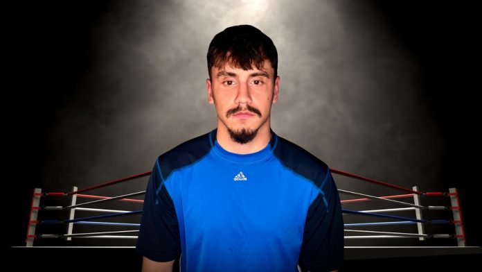 Palos Hills Boxer Sebastian Magiera Pursues Professional Dream from Robbins Gym